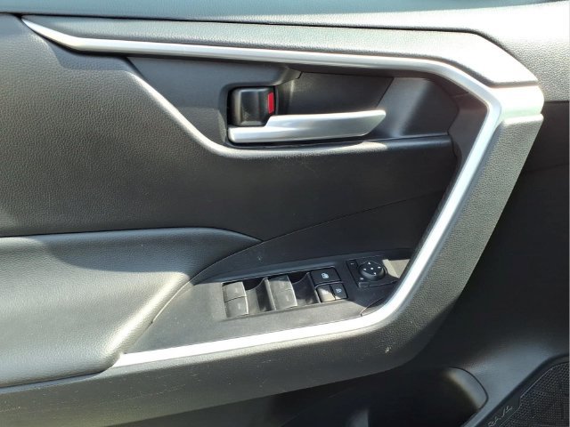Used 2023 Toyota RAV4 XLE AWD/4WD image 11