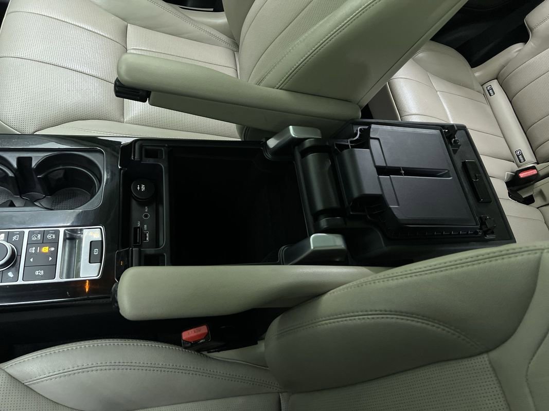 Used 2017 Land Rover Discovery SE AWD/4WD image 24