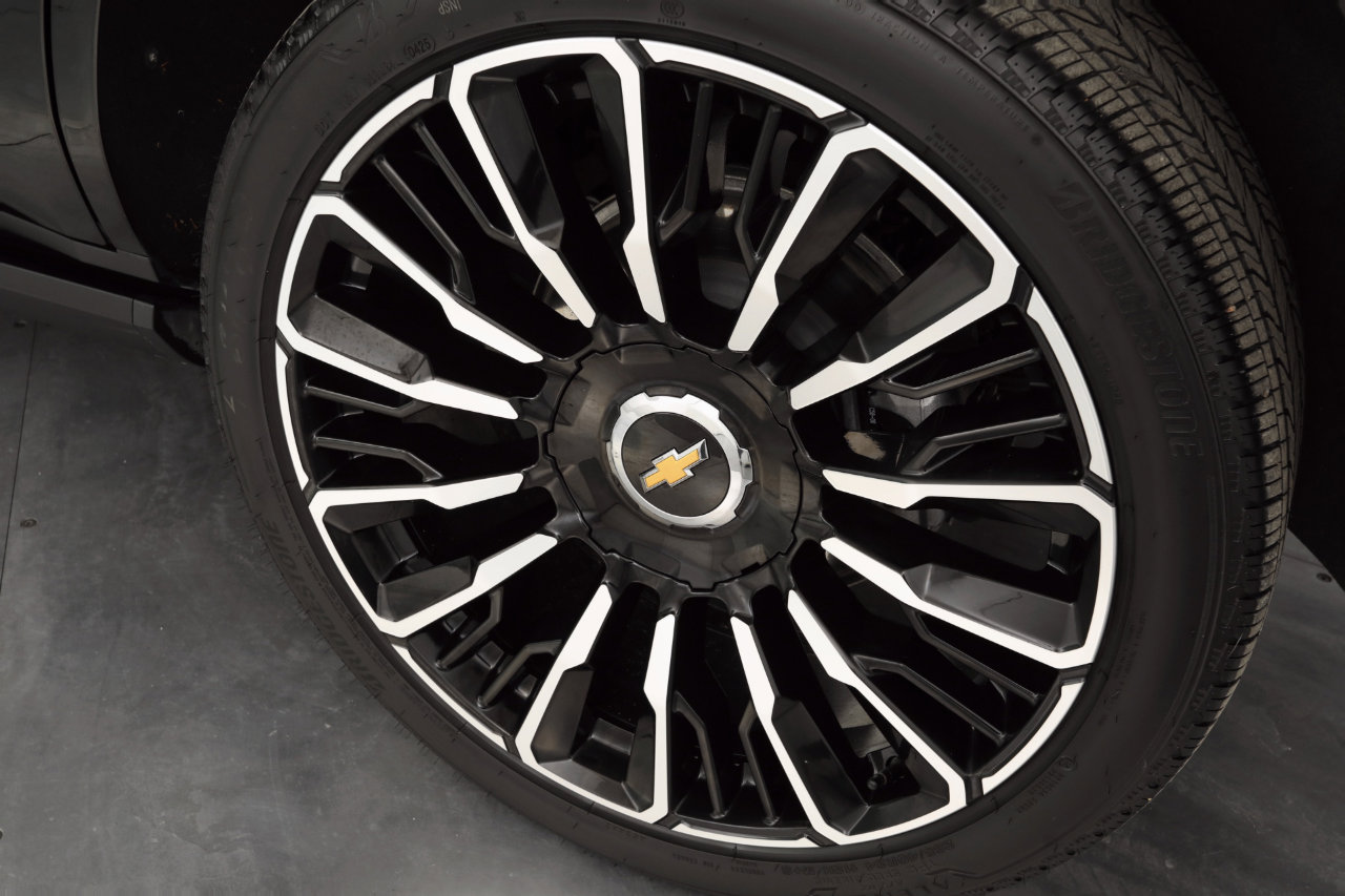 Used 2025 Chevrolet Tahoe High Country image 16