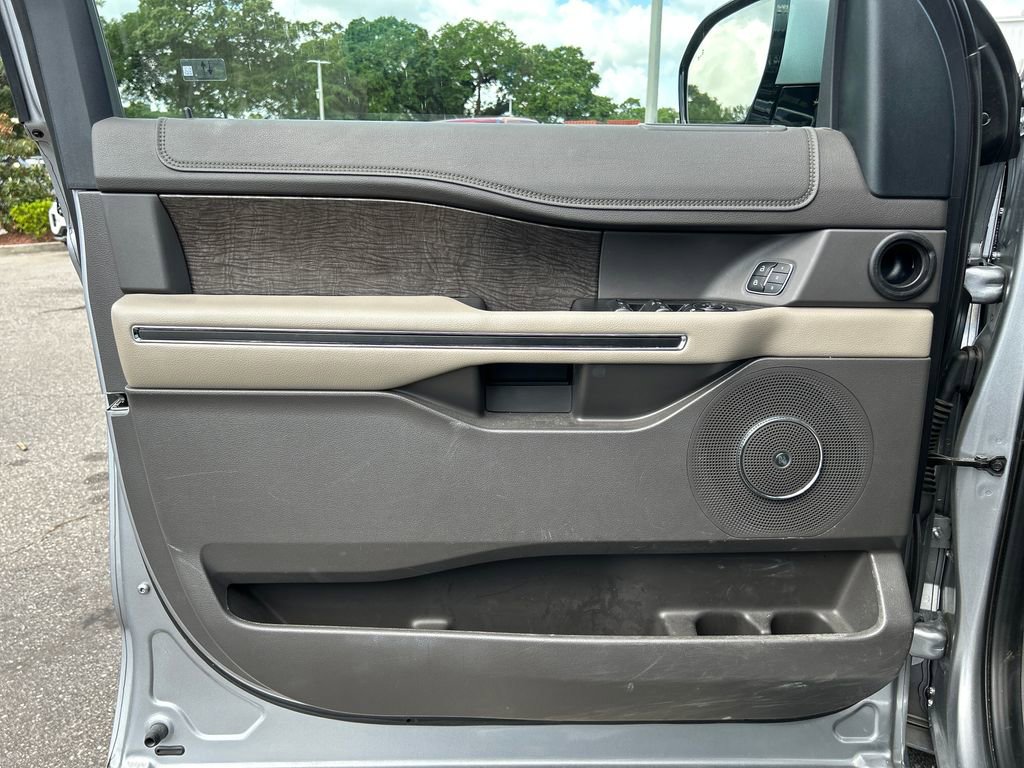 Used 2021 Ford Expedition Limited RWD image 9