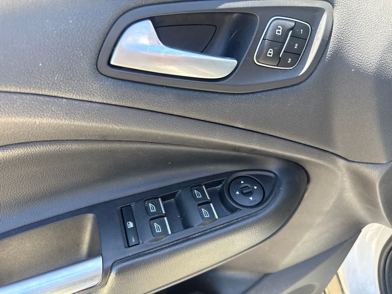 Used 2017 Ford Escape Titanium w/ Canadian Touring Package AWD/4WD image 18