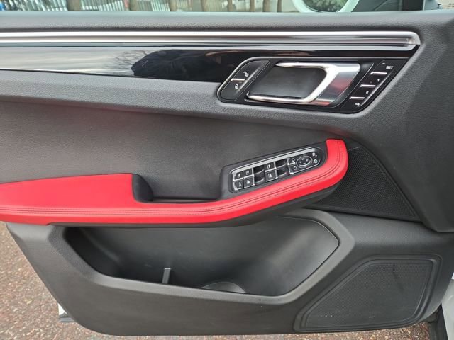 Used 2017 Porsche Macan image 17