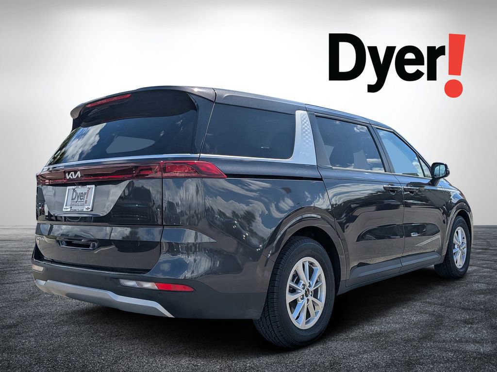 Used 2024 Kia Carnival LX image 3
