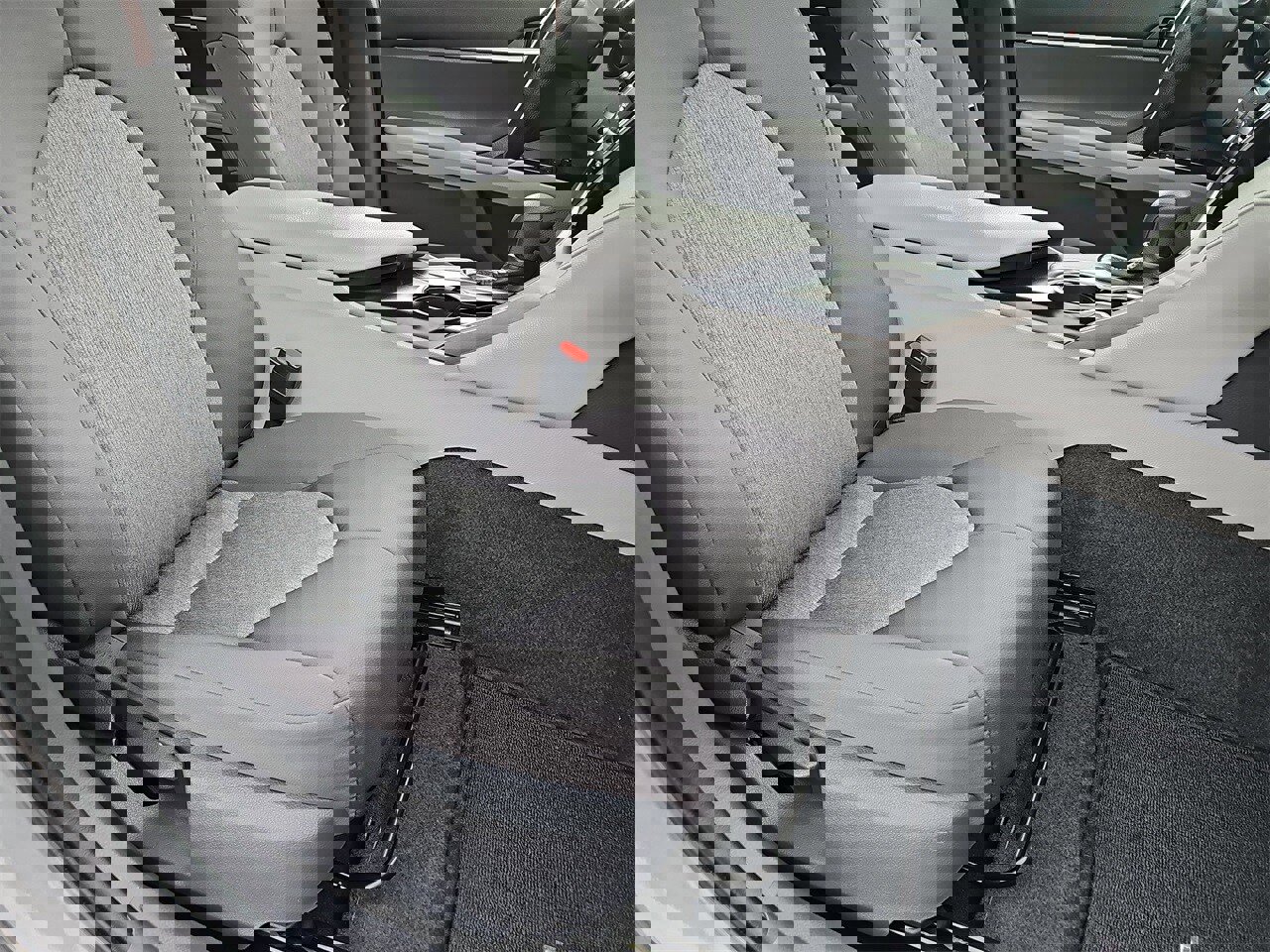 Used 2018 Toyota Camry LE image 10