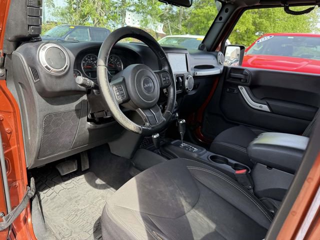 Used 2014 Jeep Wrangler Unlimited Sahara w/ Dual Top Group AWD/4WD image 11