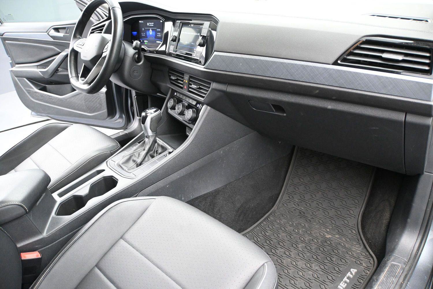 Used 2022 Volkswagen Jetta SE w/ Panoramic Sunroof Package FWD image 15