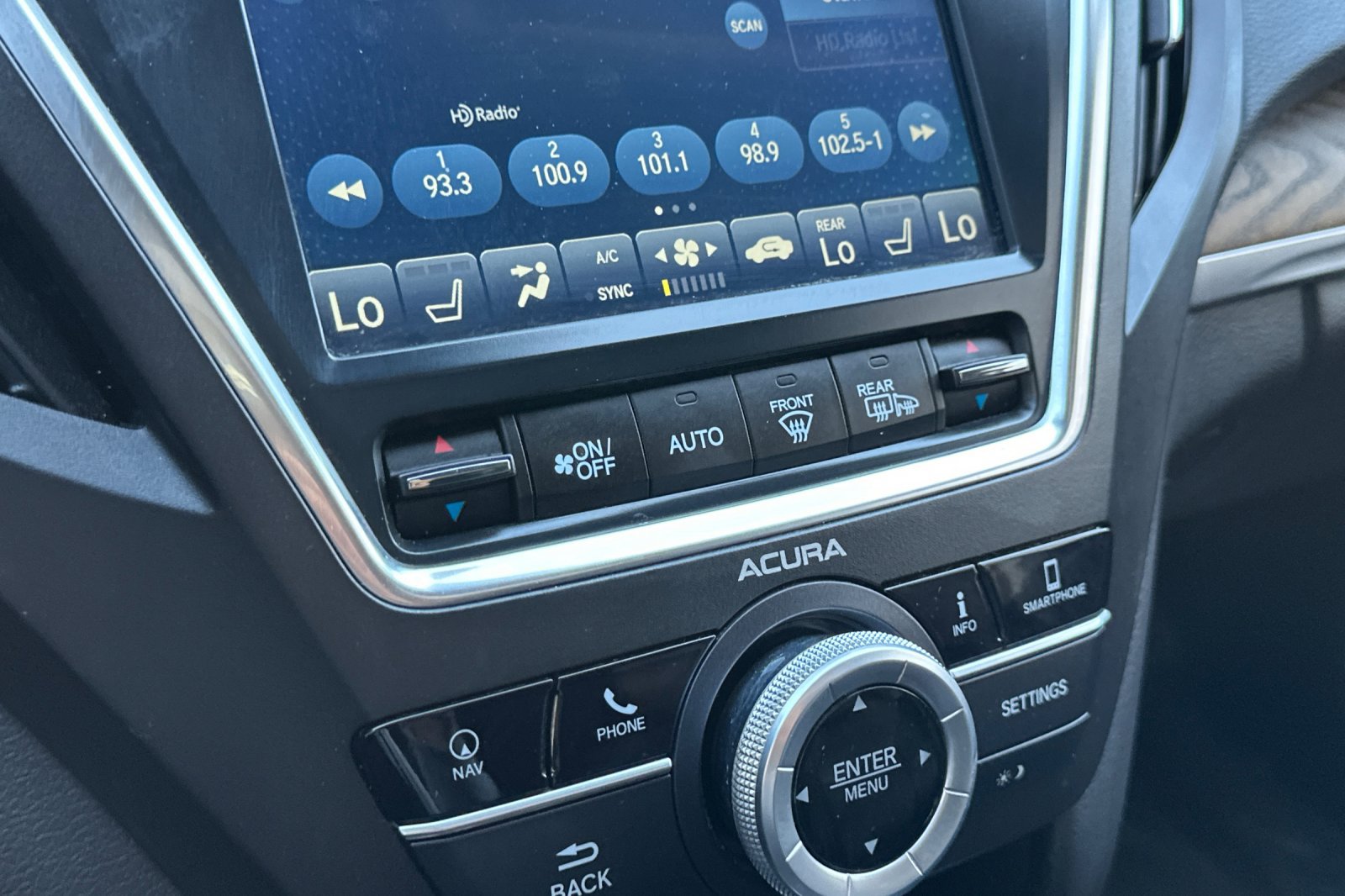 Used 2020 Acura MDX w/ Technology Package AWD/4WD image 32