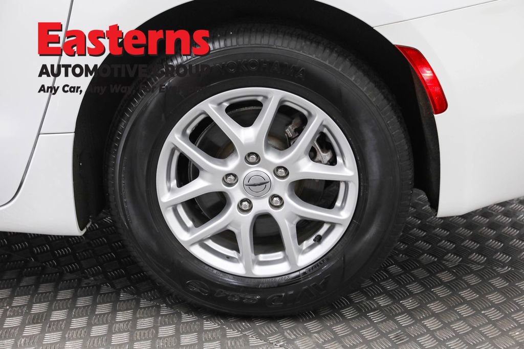 Used 2022 Chrysler Voyager LX image 31