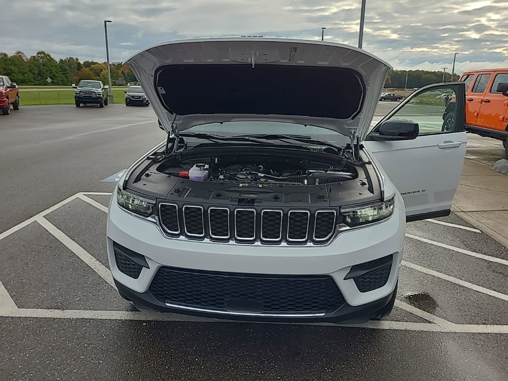 New 2025 Jeep Grand Cherokee Laredo w/ Luxury Tech Group I image 39