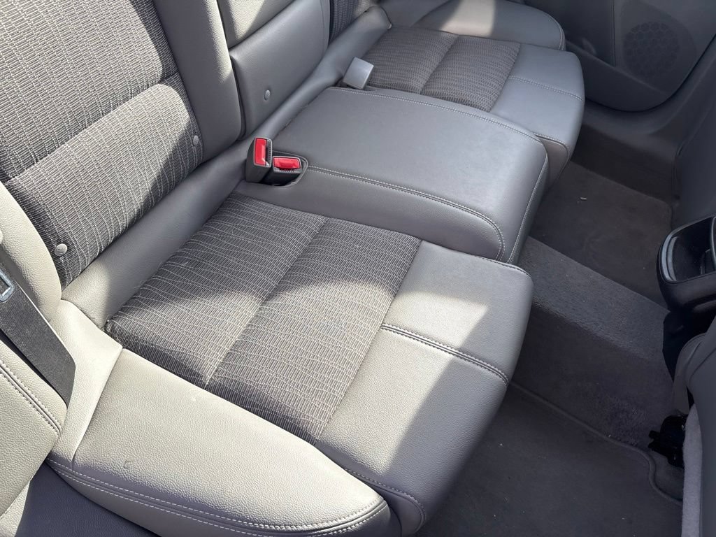 Used 2018 Chevrolet Impala LT FWD image 31