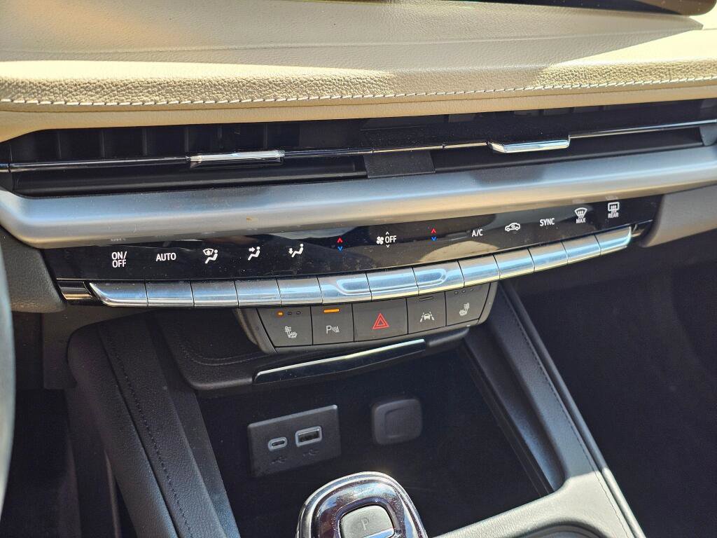 Used 2024 Cadillac XT4 Premium Luxury image 34