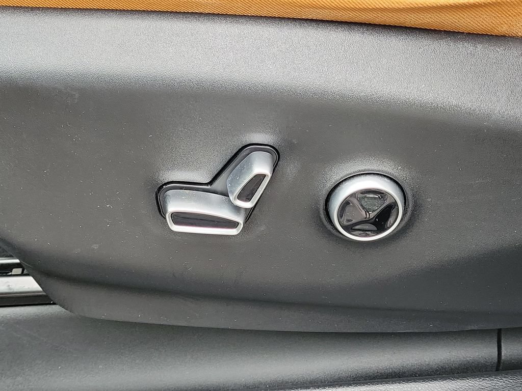 Used 2021 Chrysler Pacifica Pinnacle FWD image 23