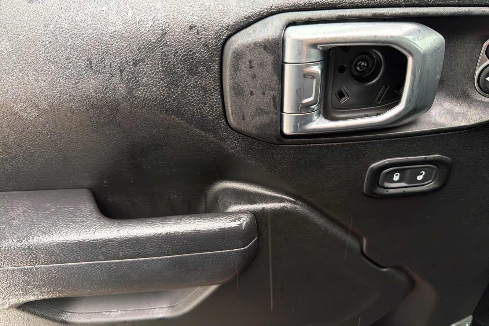 Used 2022 Jeep Wrangler Unlimited Rubicon w/ Cold Weather Group image 10