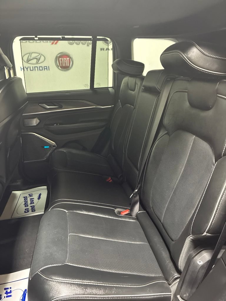 Used 2022 Jeep Grand Cherokee Overland w/ Advanced Protech Group III AWD/4WD image 19