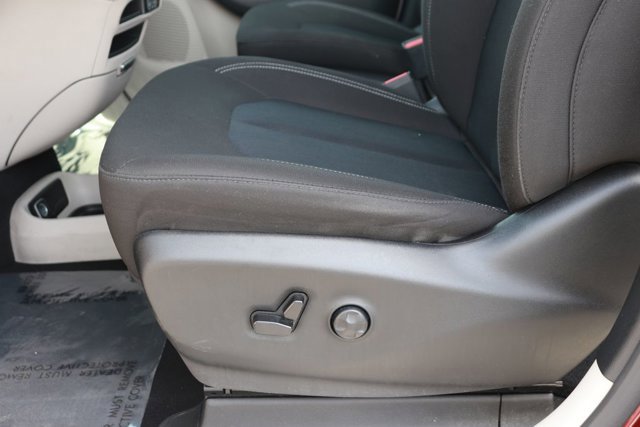Used 2023 Chrysler Voyager LX FWD image 10