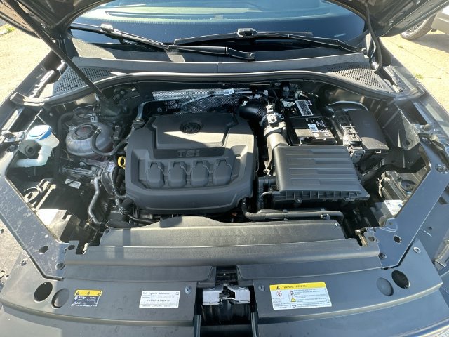 Used 2023 Volkswagen Tiguan SE R-Line AWD/4WD image 41