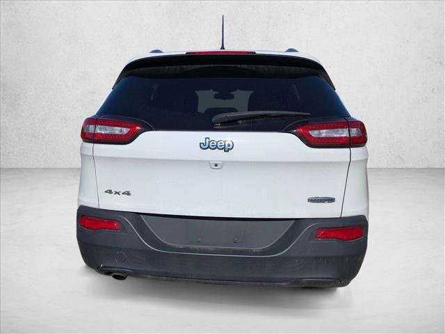 Used 2018 Jeep Cherokee Latitude w/ Cold Weather Group AWD/4WD image 6