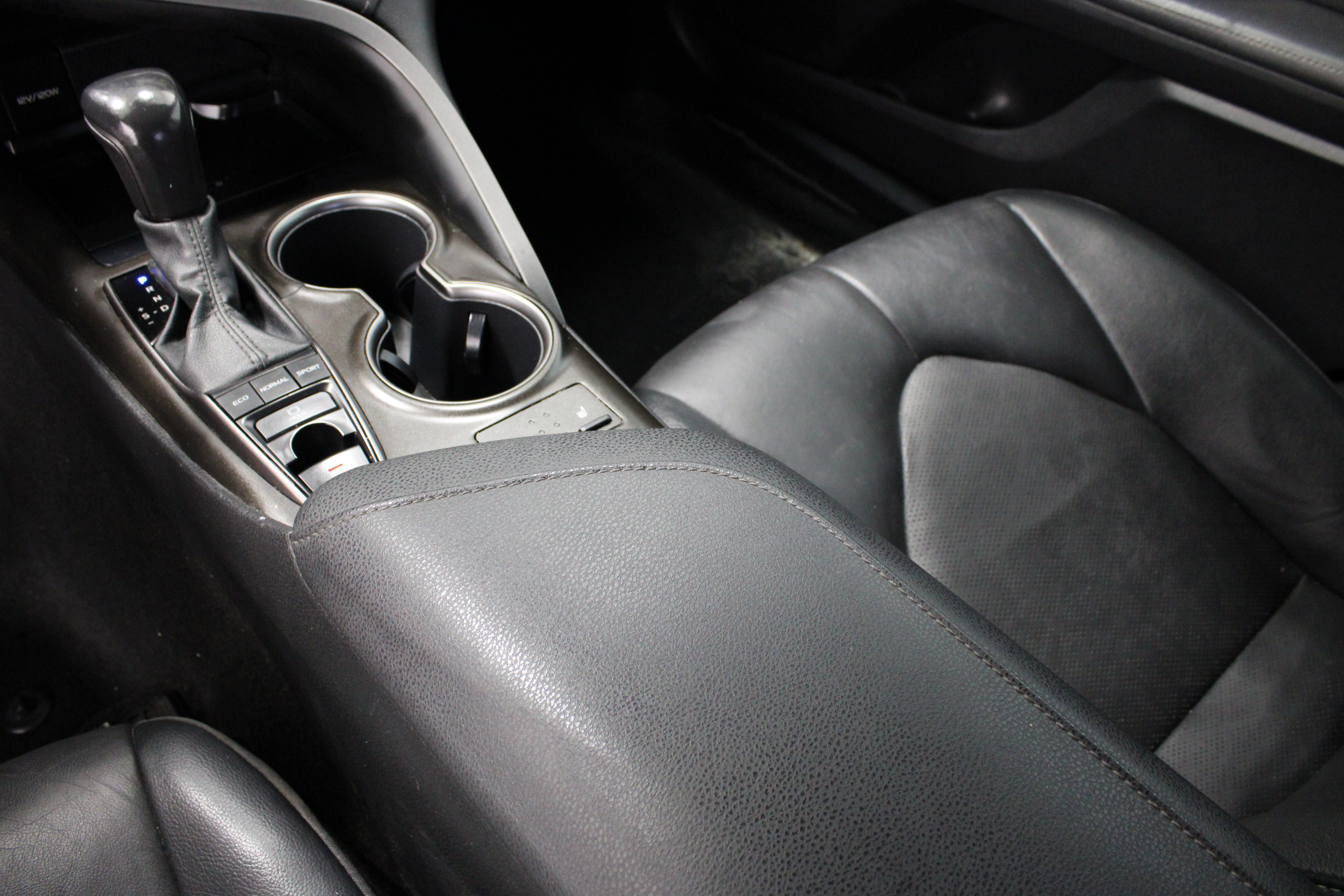 Used 2022 Toyota Camry XSE FWD image 17