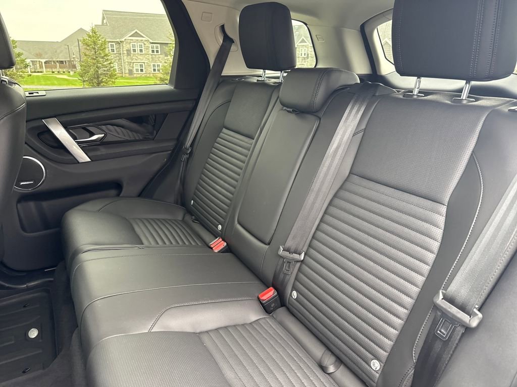Used 2025 Land Rover Discovery Sport S image 16