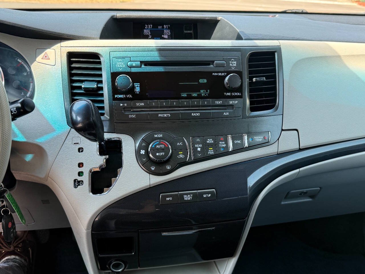 Used 2013 Toyota Sienna SE FWD image 15