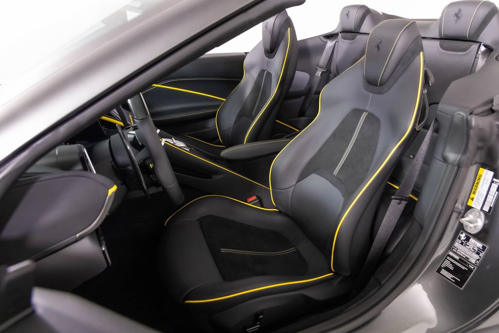Used 2025 Ferrari Roma Spider RWD image 5