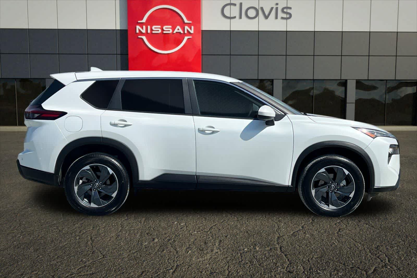 Used 2024 Nissan Rogue SV AWD/4WD image 9