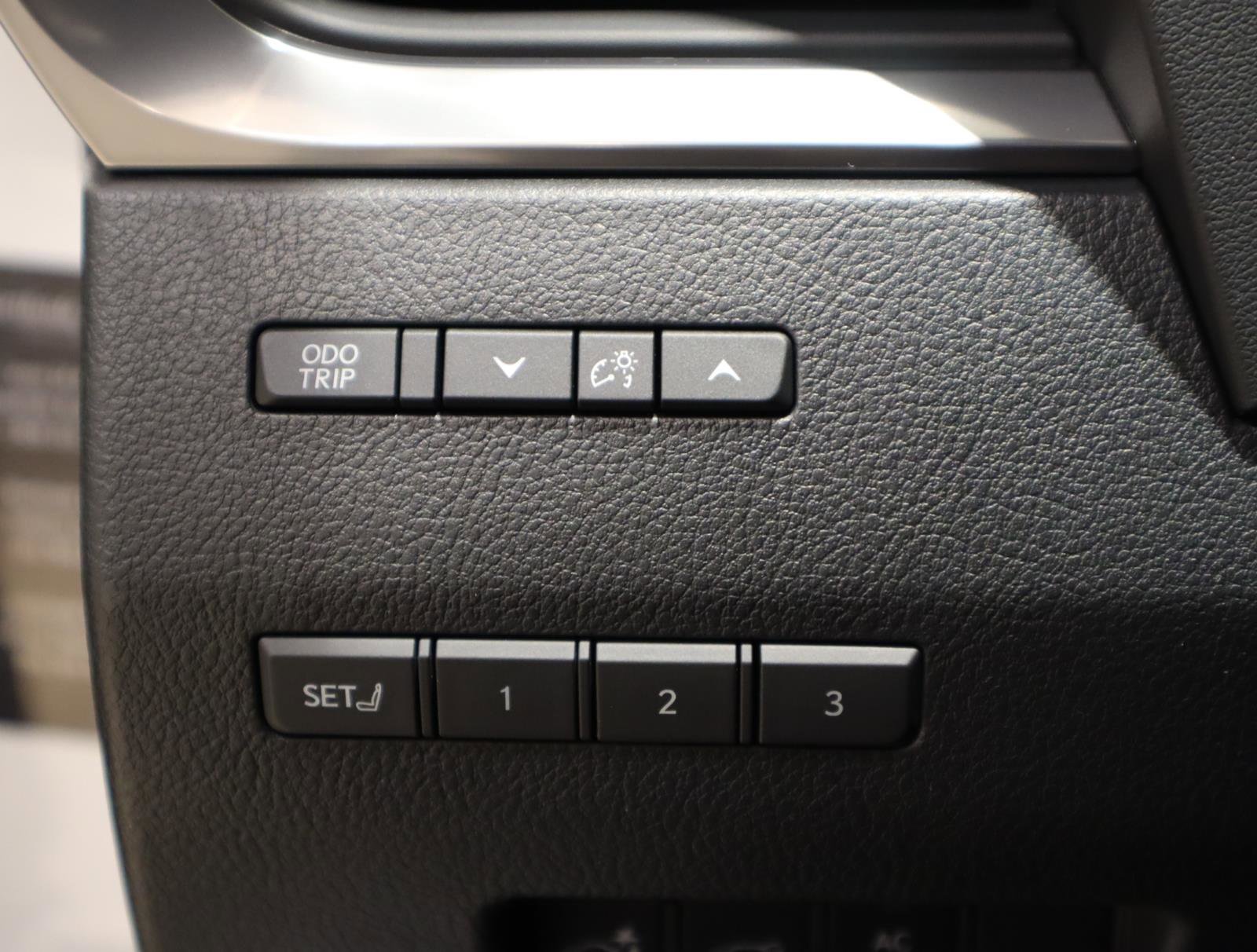 Used 2024 Lexus GX 550 w/ Accessory Package (Z1) image 28