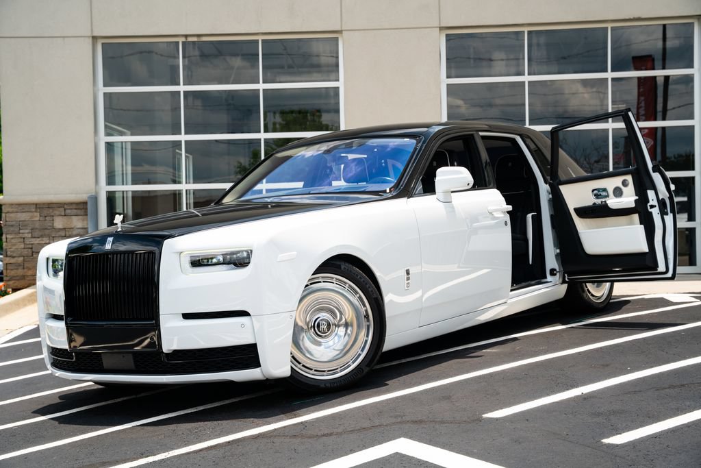 Used 2019 Rolls-Royce Phantom Sedan RWD image 2