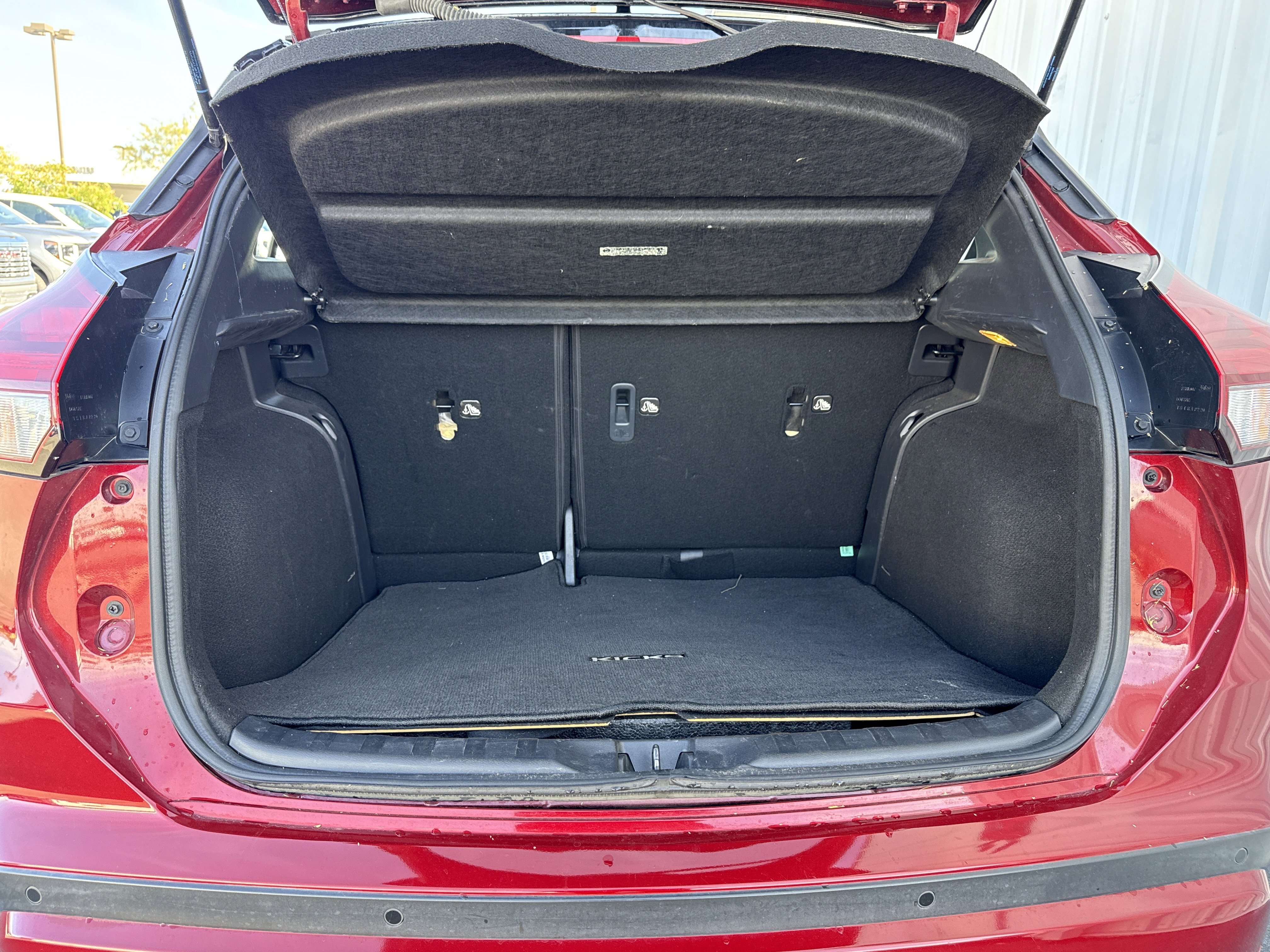 Used 2023 Nissan Kicks SR w/ SR Premium Package image 9