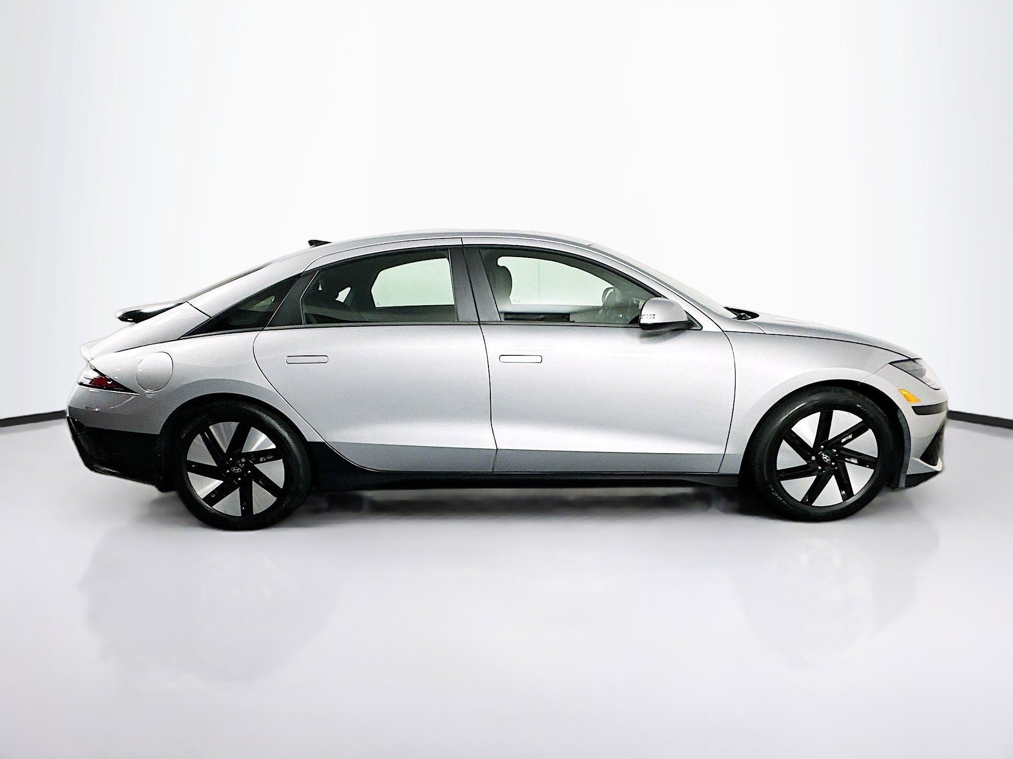 Used 2024 Hyundai Ioniq 6 SE RWD image 10