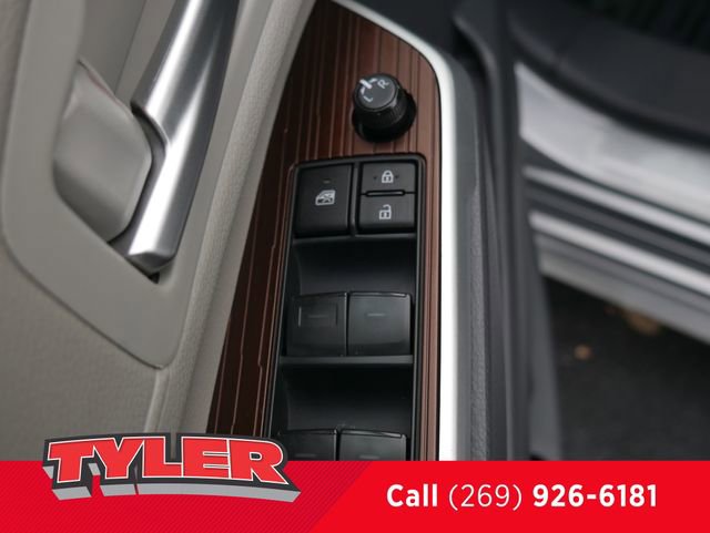 Used 2024 Toyota Sienna XLE FWD image 20