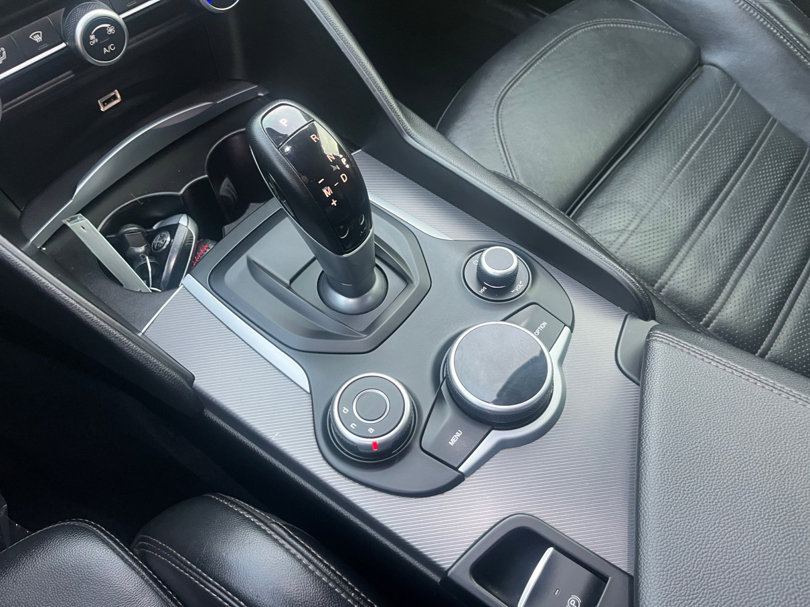 Used 2018 Alfa Romeo Giulia Base image 31