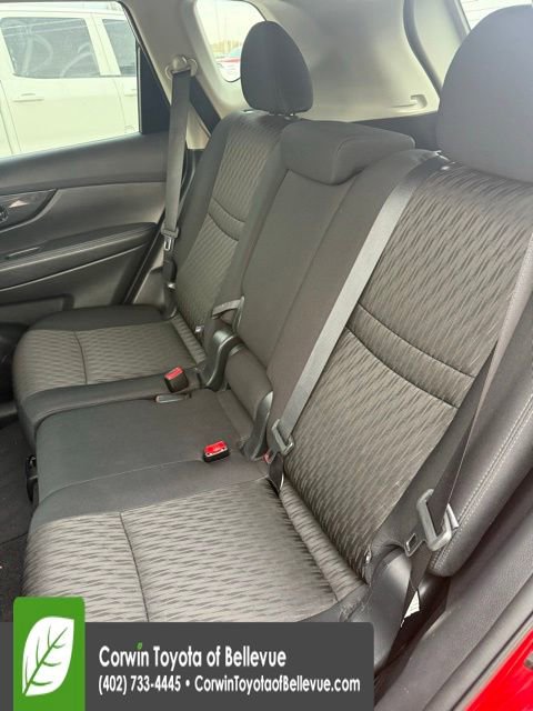 Used 2017 Nissan Rogue SV w/ Midnight Edition image 11