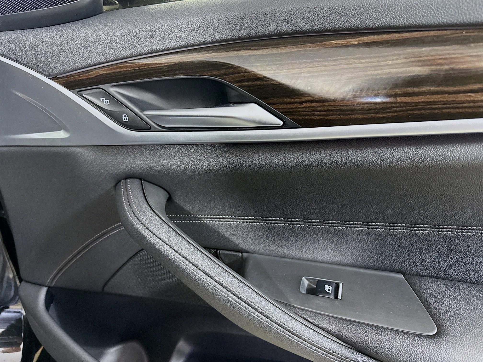 Used 2023 BMW 540i w/ M Sport Package image 29