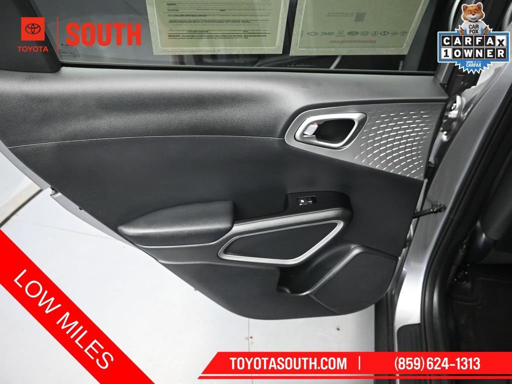 Used 2025 Kia Soul LX w/ LX Technology Package FWD image 23