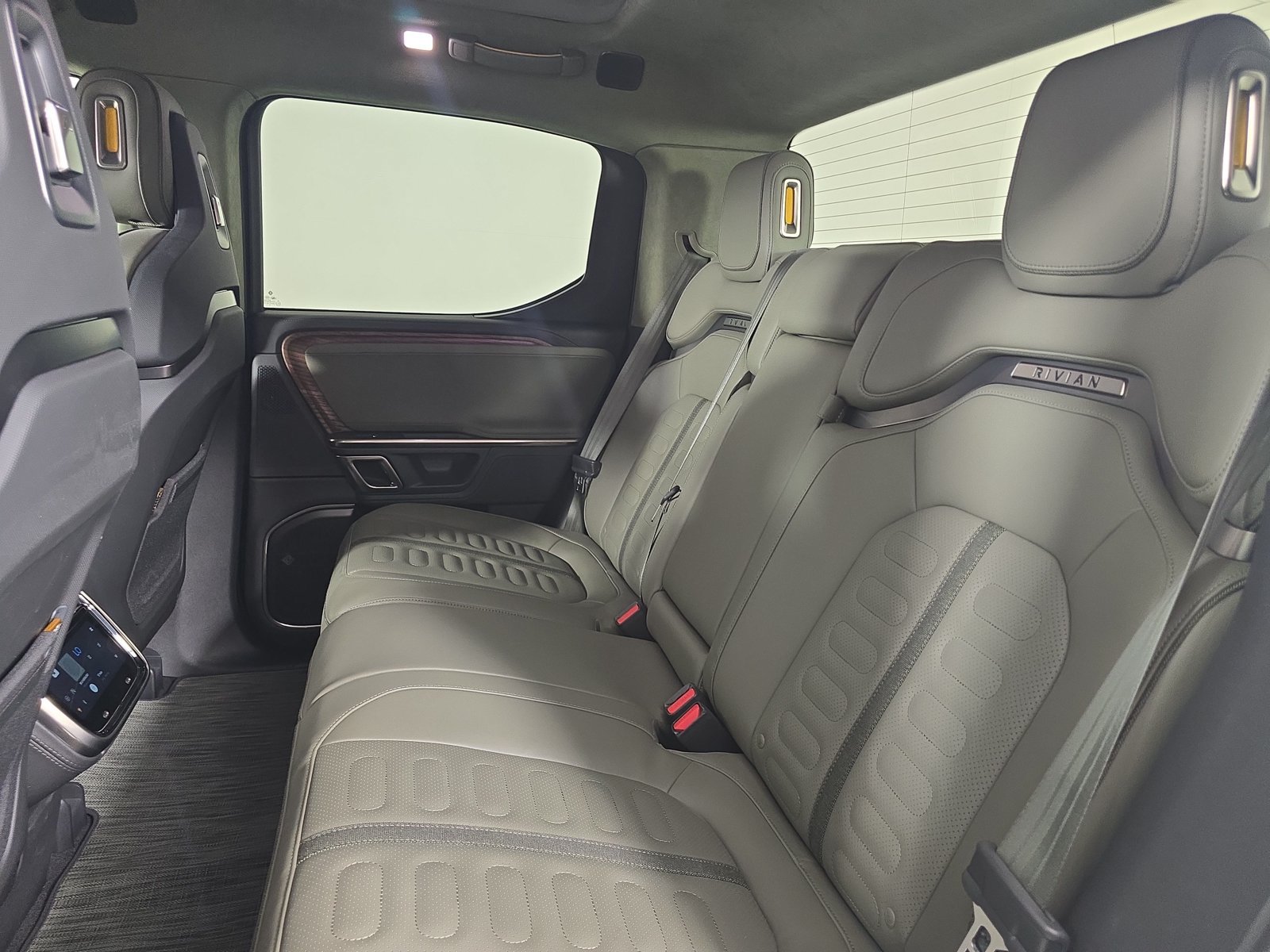 Used 2024 Rivian R1T Adventure Dual AWD/4WD image 21