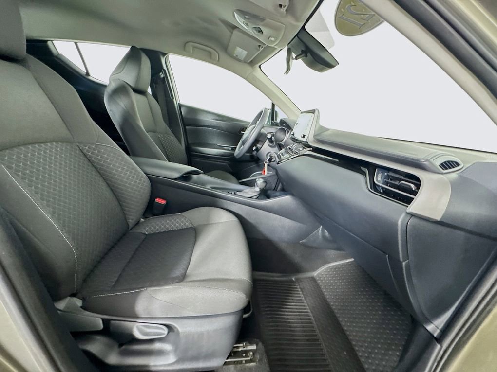 Used 2021 Toyota C-HR LE FWD image 30