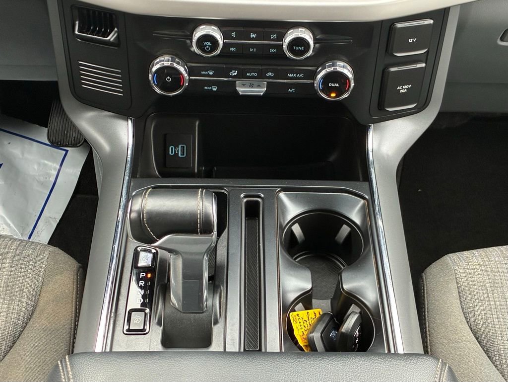 Used 2022 Ford F150 Lightning XLT image 18