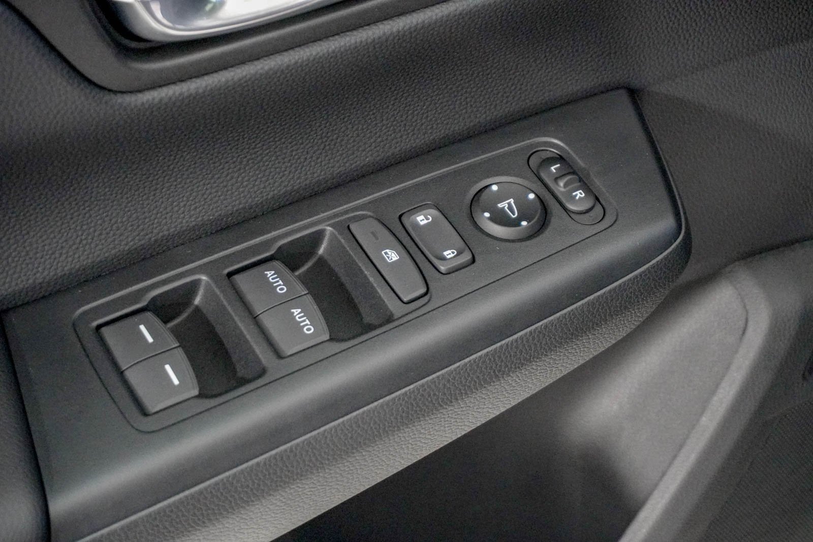 Certified 2025 Honda CR-V EX image 17