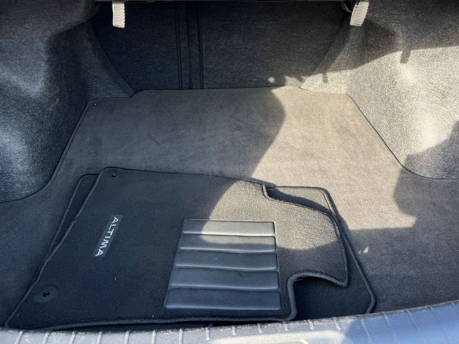 Used 2025 Nissan Altima 2.5 SV image 31