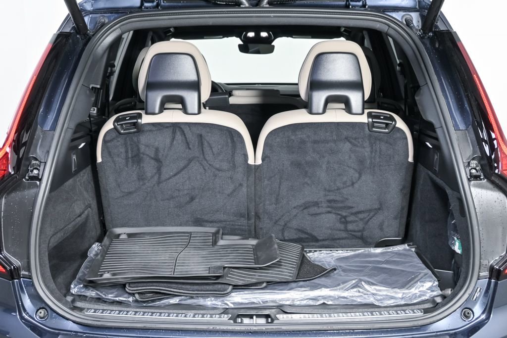 Certified 2026 Volvo XC90 B6 Plus w/ Protection Package Premier image 33