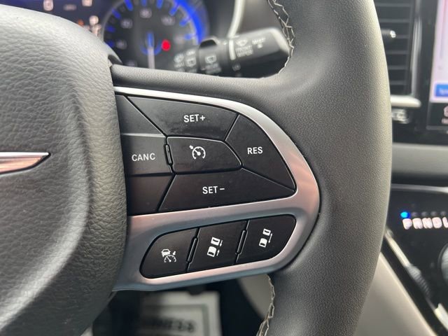 Used 2024 Chrysler Pacifica Touring-L image 22