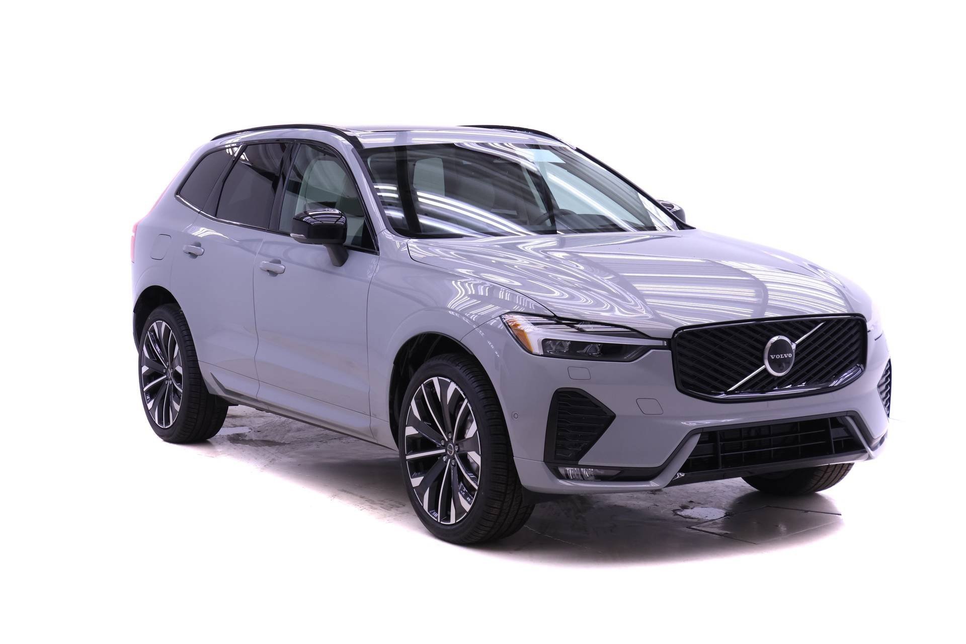 New 2026 Volvo XC60 B5 Ultra w/ Protection Package Premier image 2