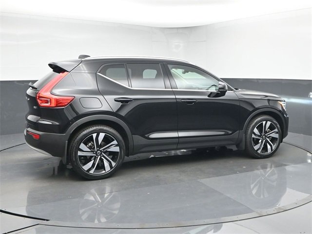 Used 2024 Volvo XC40 B5 Plus w/ Protection Package Premier image 4