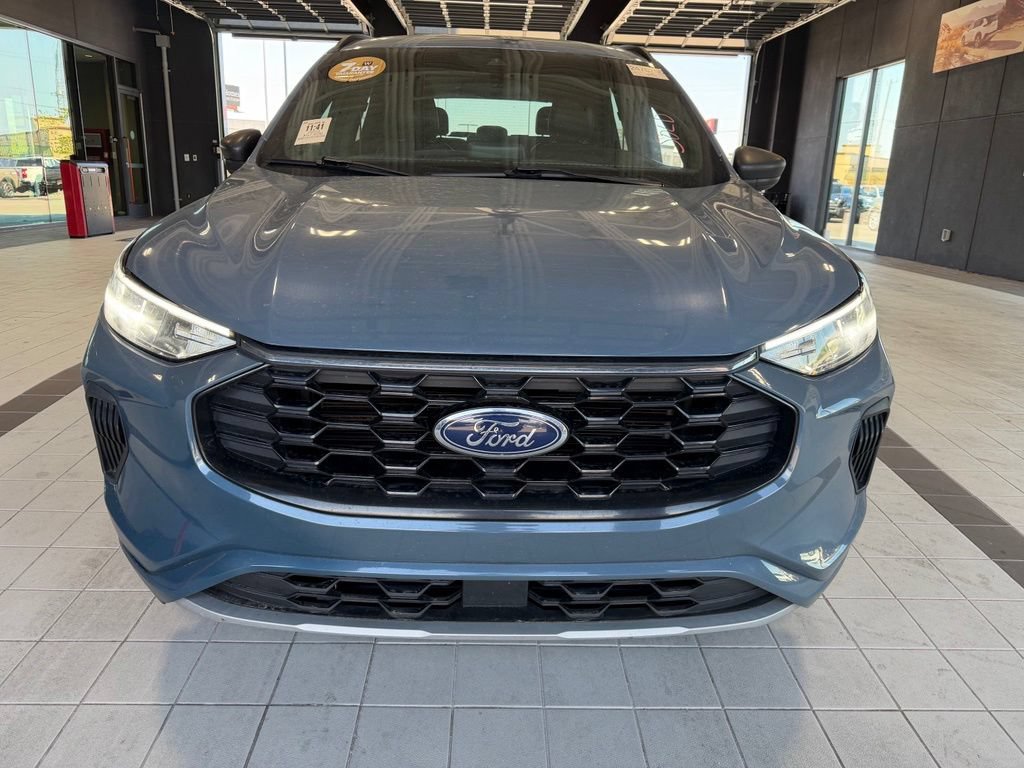 Used 2023 Ford Escape ST-Line FWD image 2