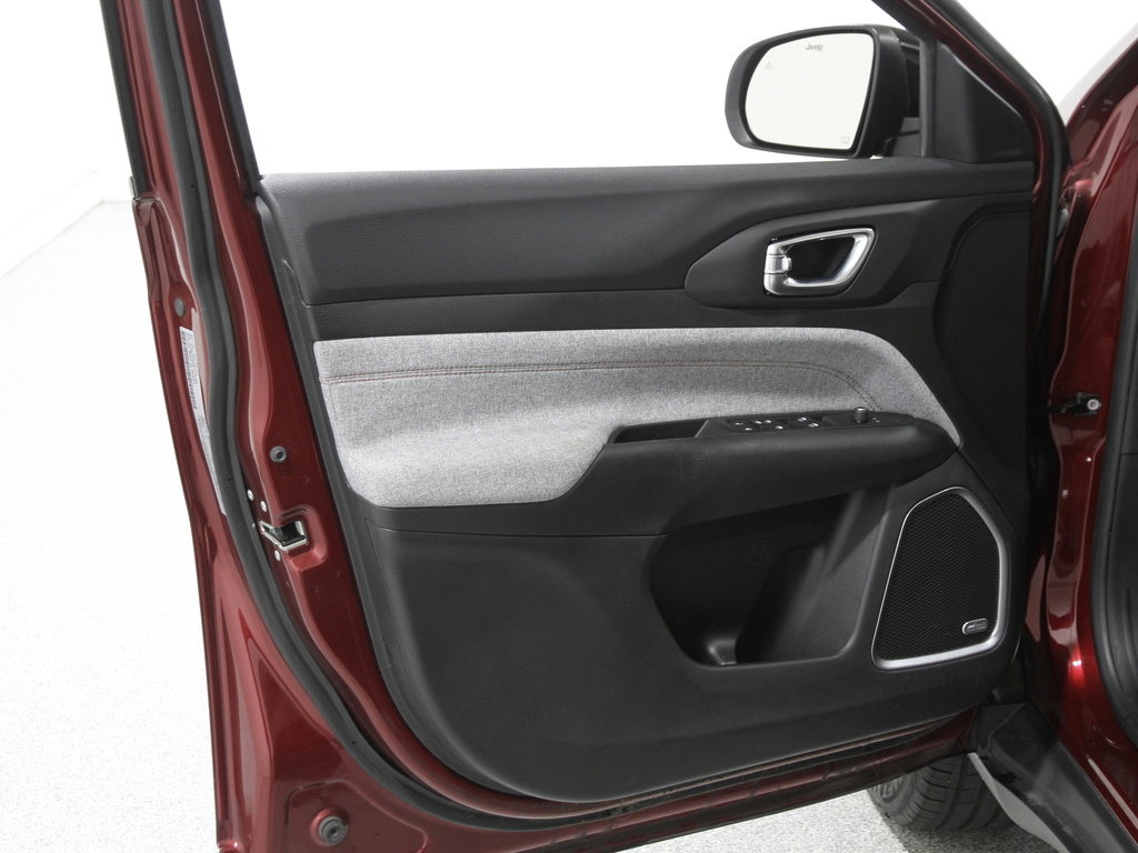 Used 2022 Jeep Compass Latitude w/ Sun and Sound Group image 4