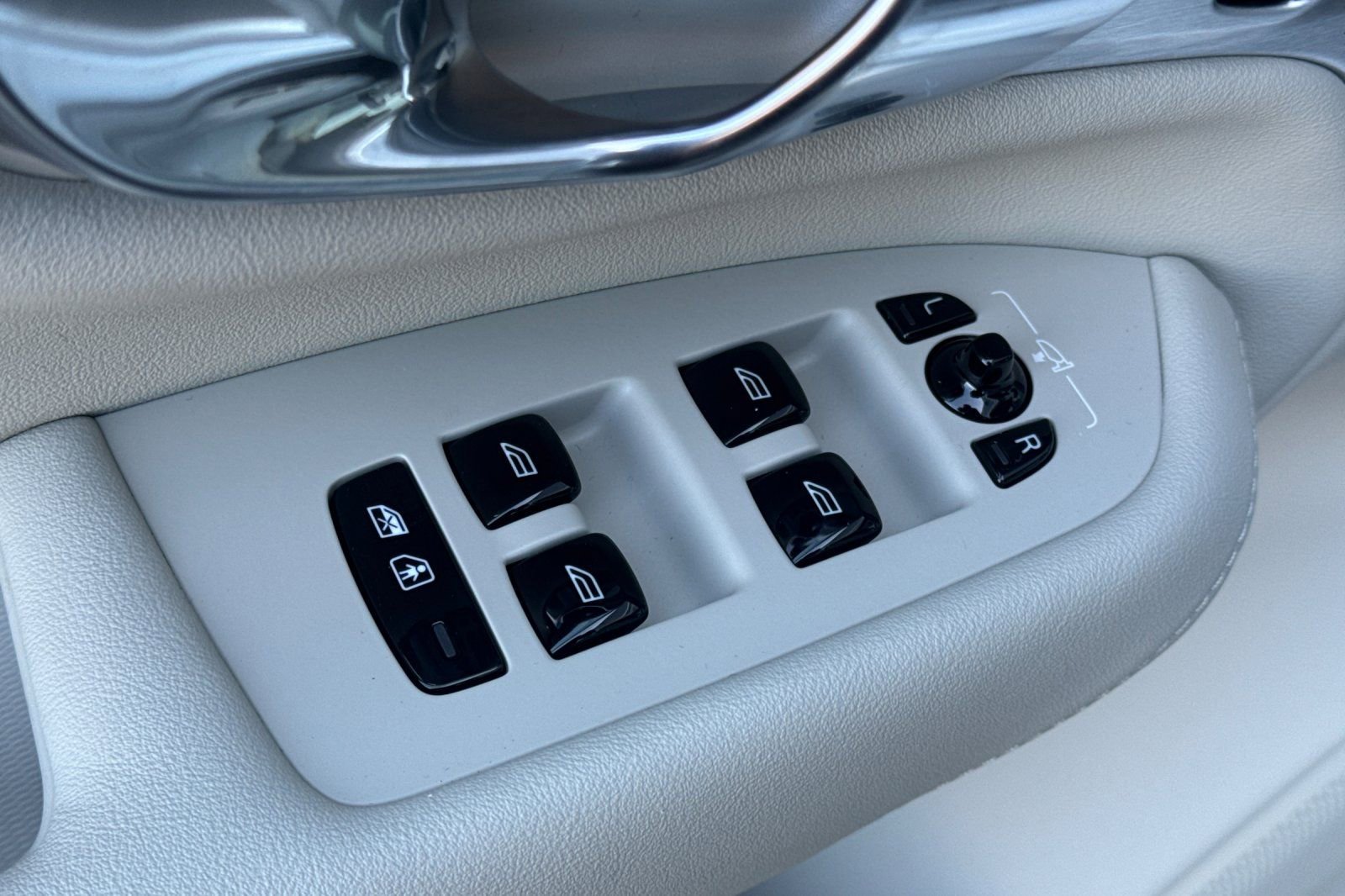 New 2026 Volvo XC90 T8 Ultra w/ Lounge Package image 11