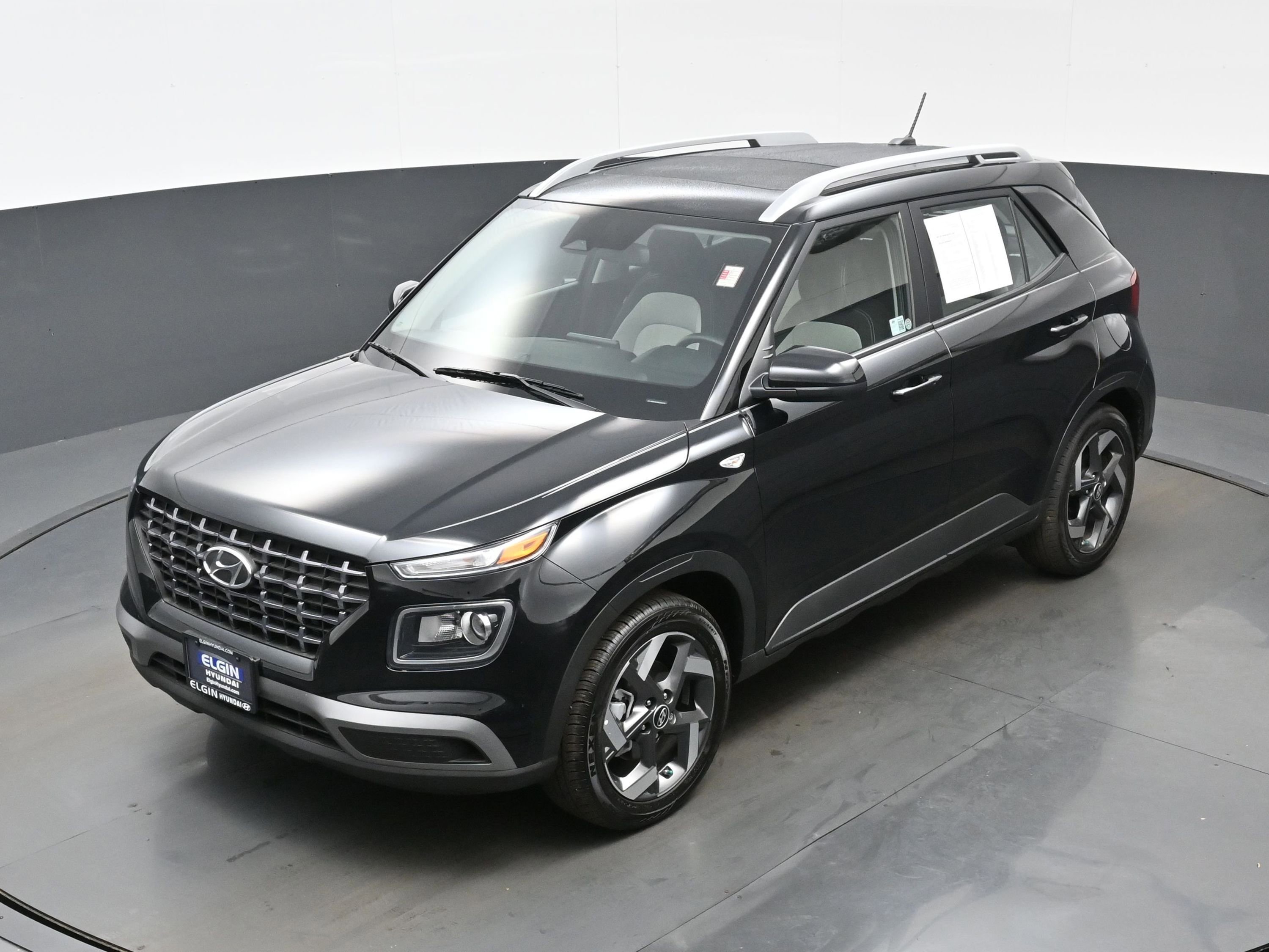 Certified 2025 Hyundai Venue SEL image 33
