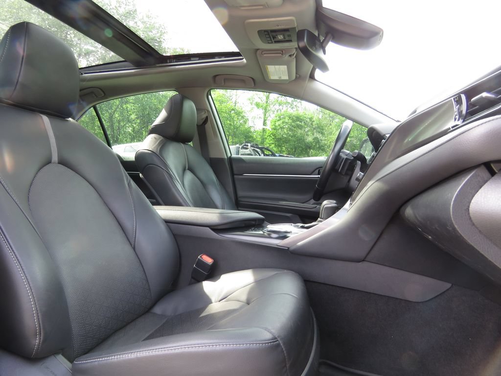 Used 2019 Toyota Camry XSE w/ Navigation Package FWD image 13