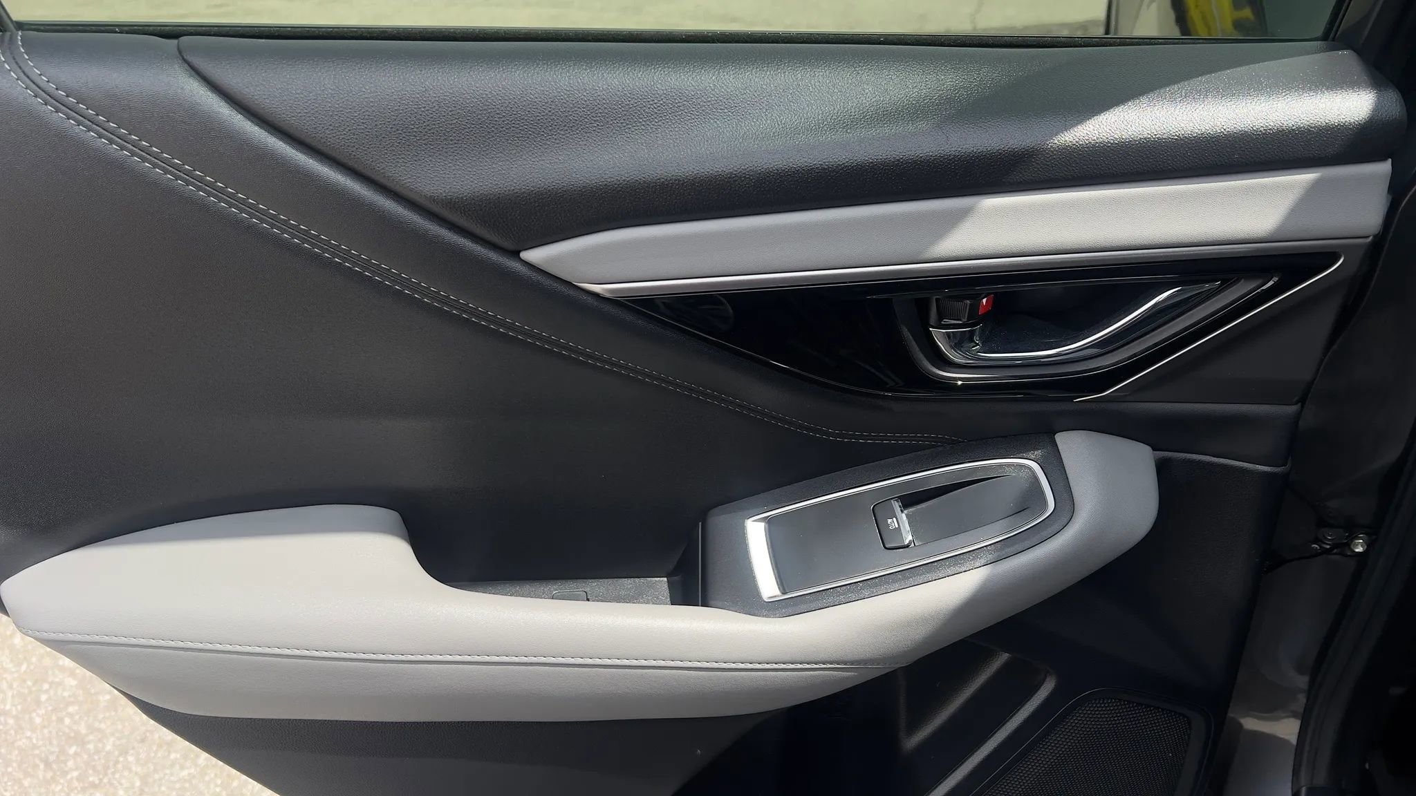 Used 2020 Subaru Outback Limited image 24
